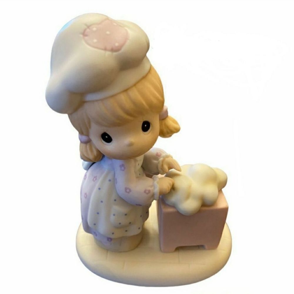 Vintage 1999 Precious Moments "We Knead You Grandma" Porcelain Figurine #679844